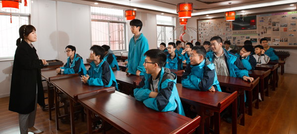 旬邑 分类教学，因材施教，采取“一类一方案、一人一目标”的教学方法