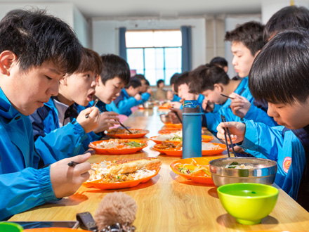 旬邑学生用餐